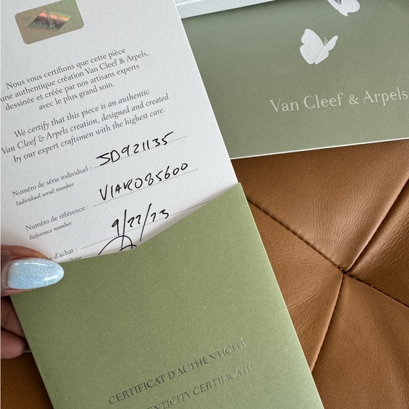 VAN CLEEF SWEET ALHAMBRA DIAMOND WHITE GOLD BRACELET - Picture 3 of 9